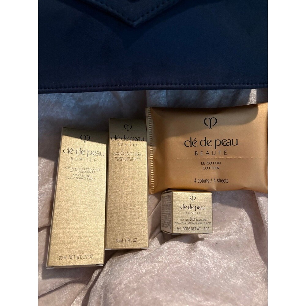 Cle de peau set of 4 plus bag - Picture 2 of 2